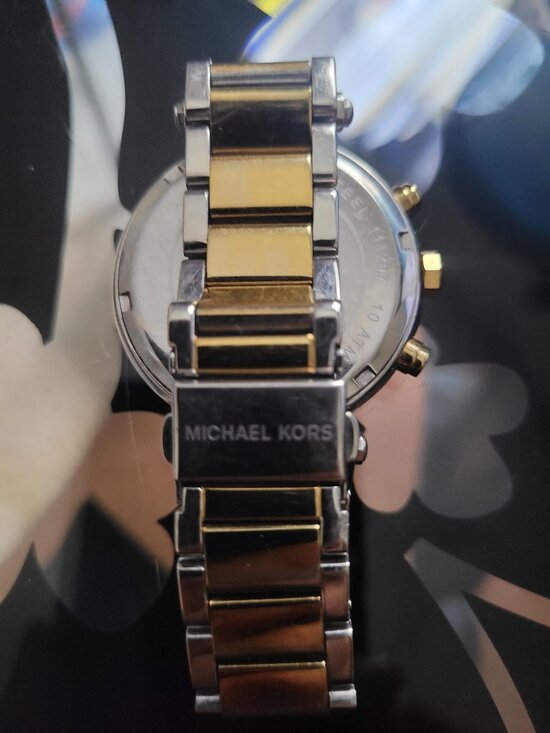 Michael Kors Watch For Women display picture 2